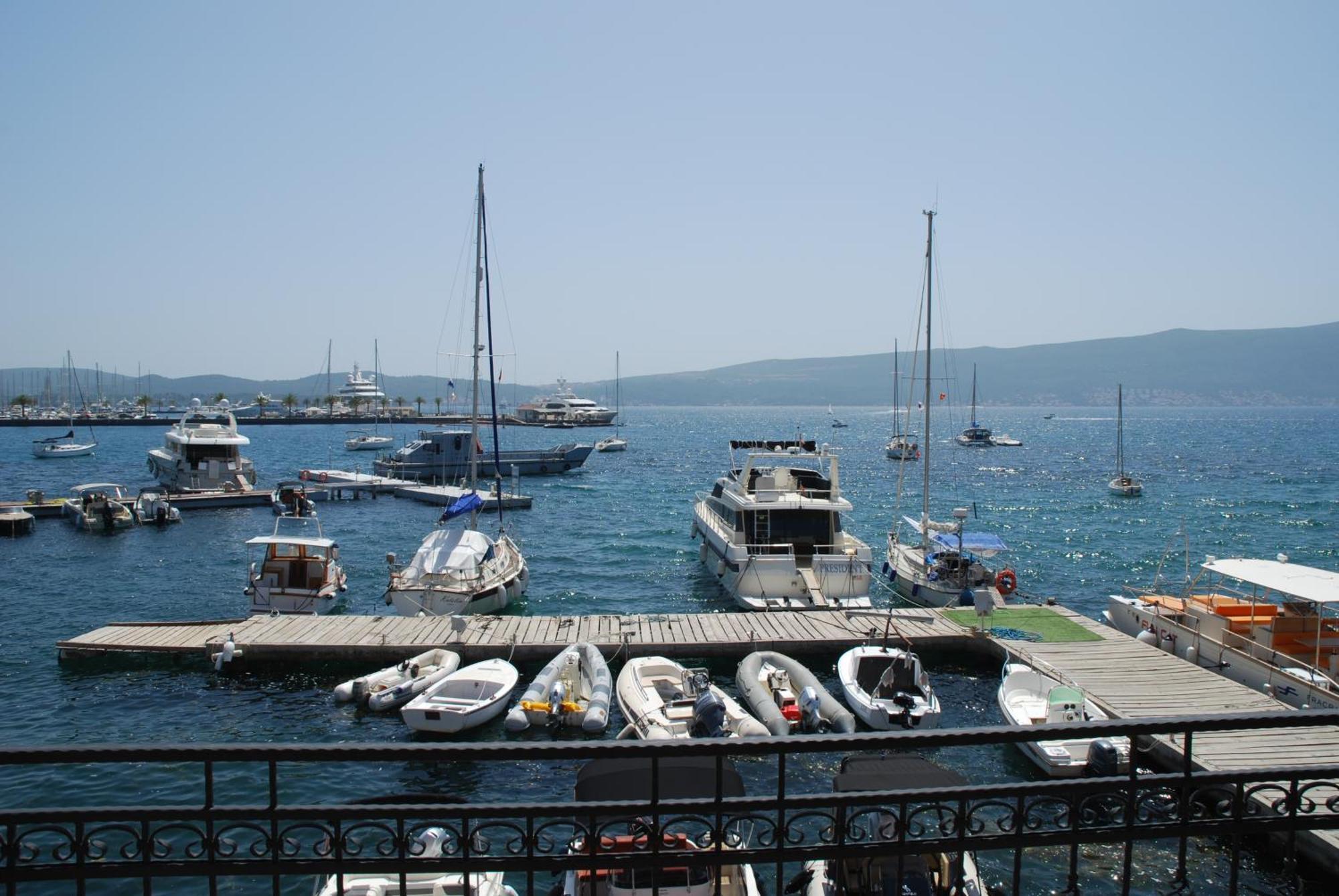 Rustico Apartments Tivat Bagian luar foto